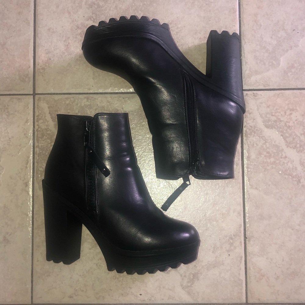 Chunky Steve Madden Booties With Zippers- Sz 6